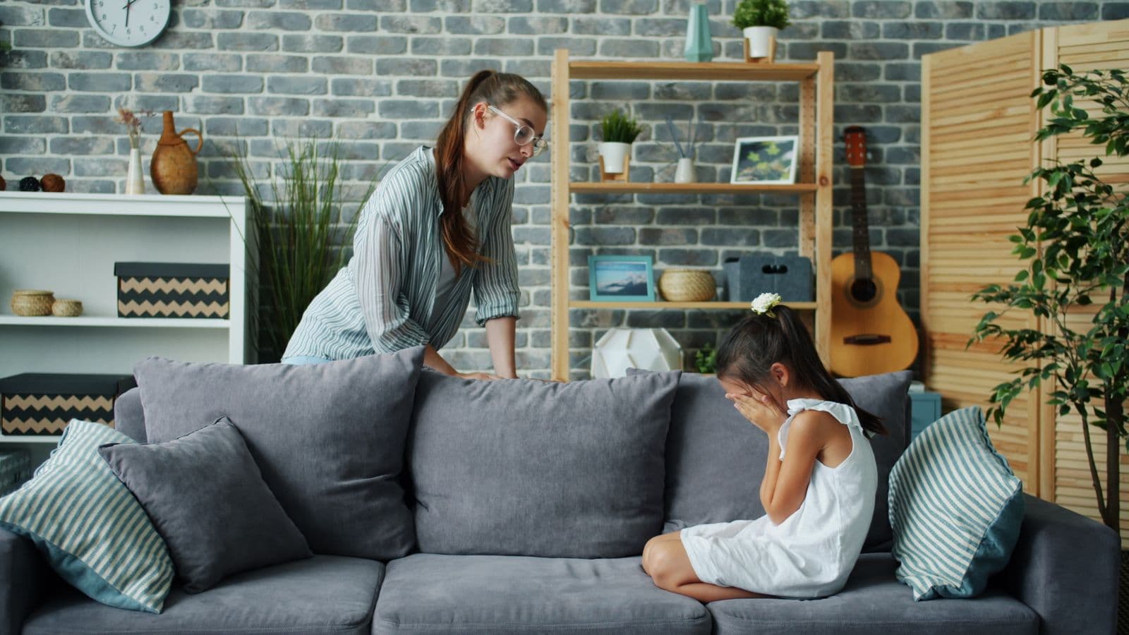 Kind rastet aus, wenn der Fernseher ausgeht? So beendest du die Medienzeit ohne Drama