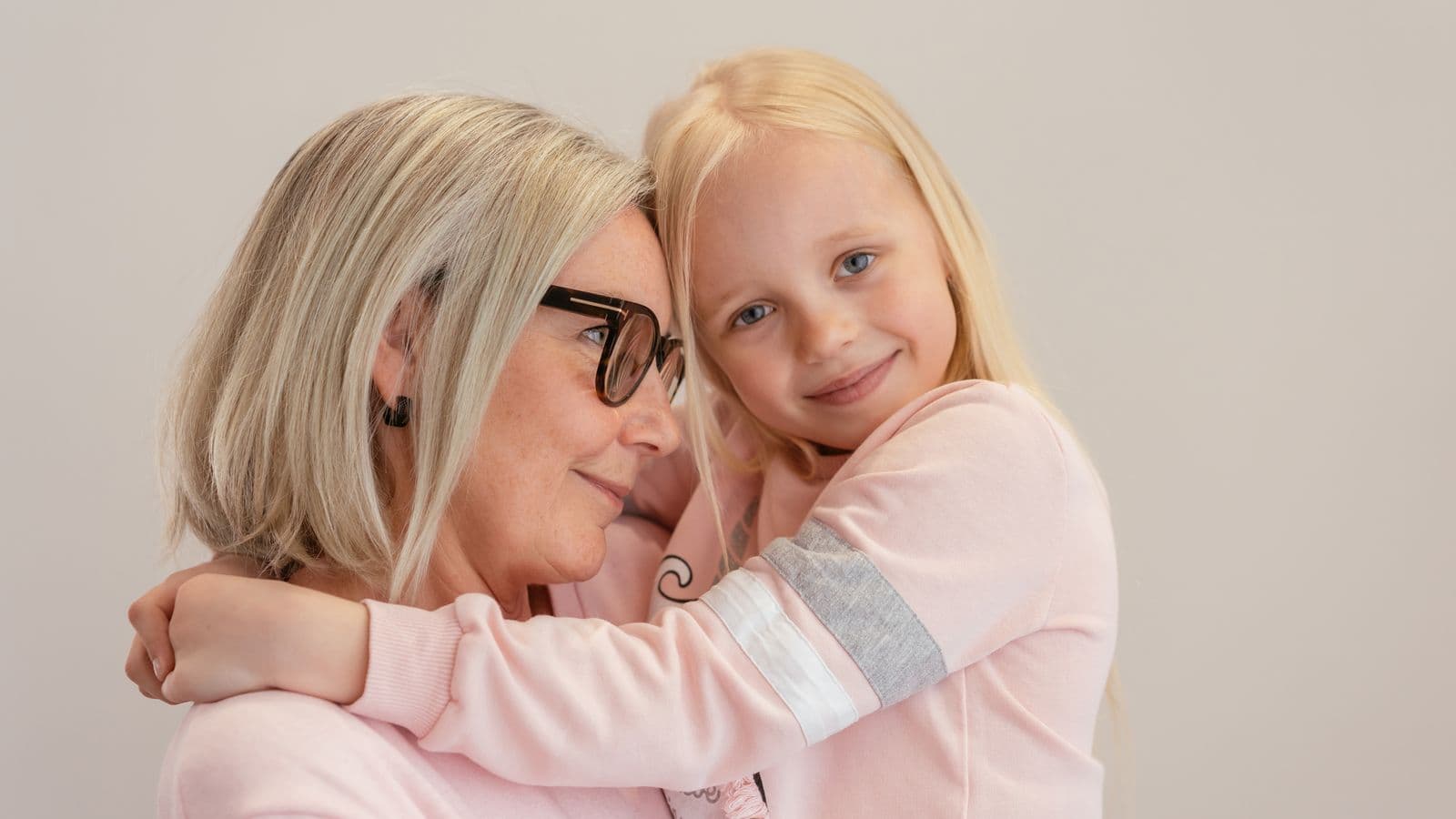 Wenn Mama, Papa oder Oma schwer krank ist: Krankheit kindgerecht erklären